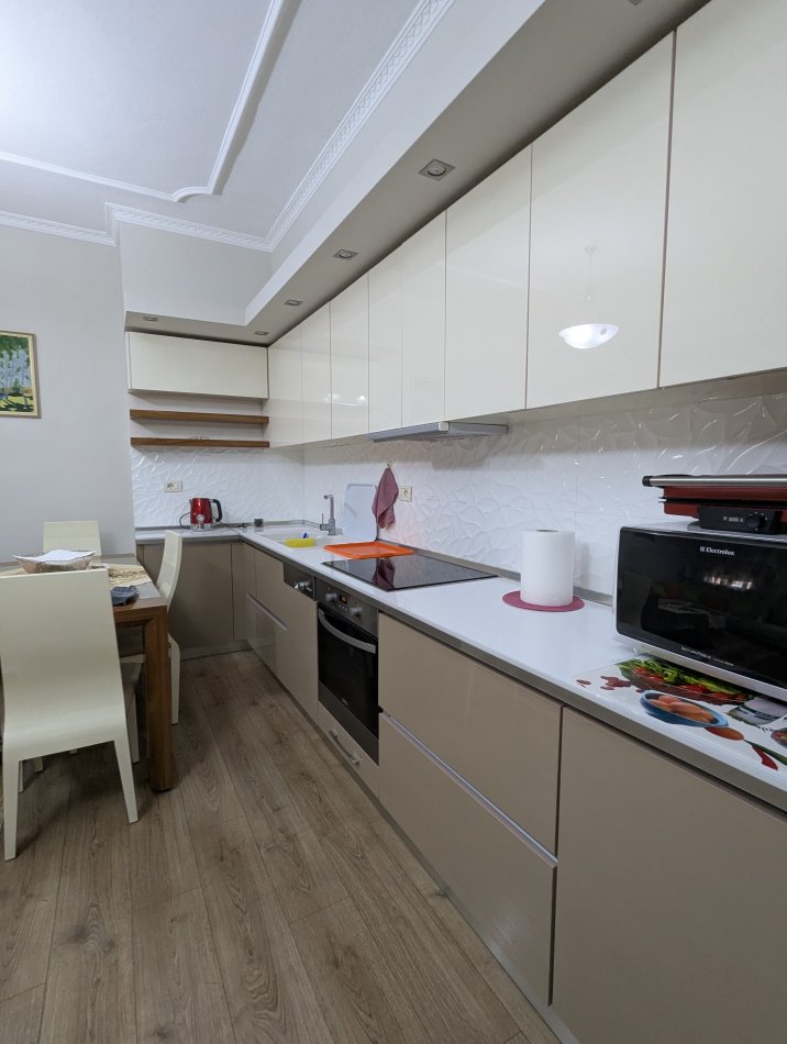 Tirane, jepet me qera apartament 2+1+Ballkon Kati 5, 97 m² 550 € (Don Bosko)
