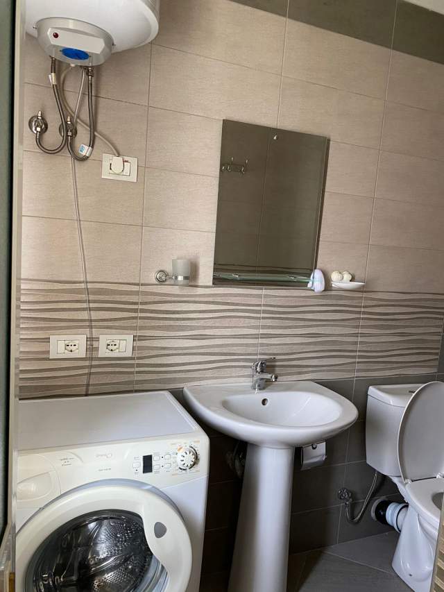 Tirane, jepet me qera garsonier 1+1 Kati 6, 35 m² 300 Euro (prane Fakultetit te Mjeksise)