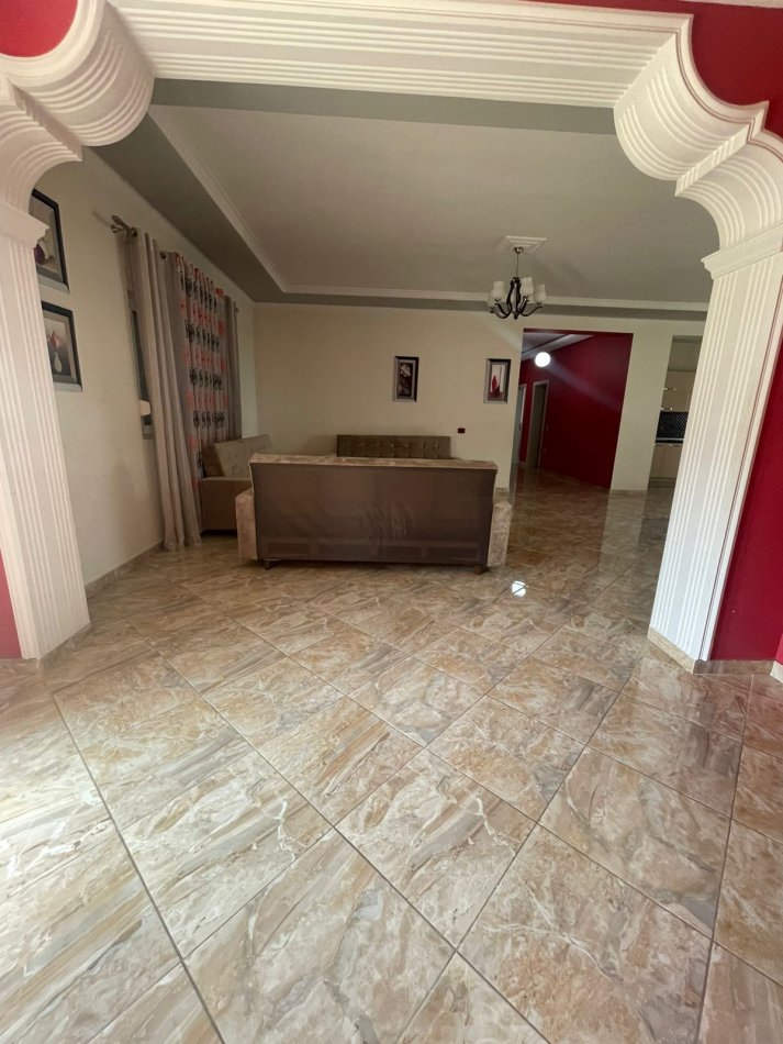 Tirane, jepet me qera apartament 3+1+Aneks+Ballkon Kati 2, 180 m² 700 € (Don Bosko)