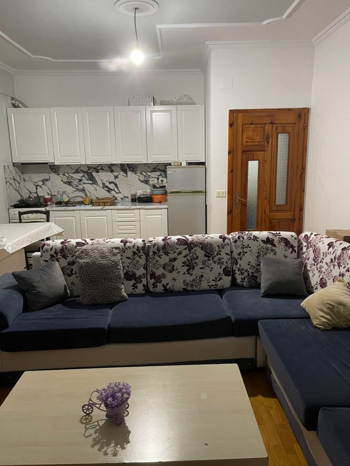 Tirane, jepet me qera apartament 2+1 Kati 3, 80 m² 350 € (Selite)
