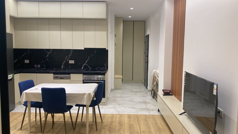 Tirane, jepet me qera apartament 1+1+Ballkon Kati 9, 70 m² 550 € (Rr. Teodor Keko, Astir)