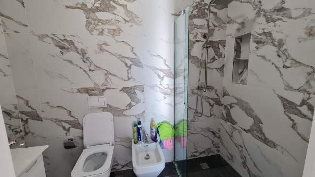 Tirane, jap me qera apartament 3+1+BLK 118 m² 480 Euro (Shqiponja Bov Oil)