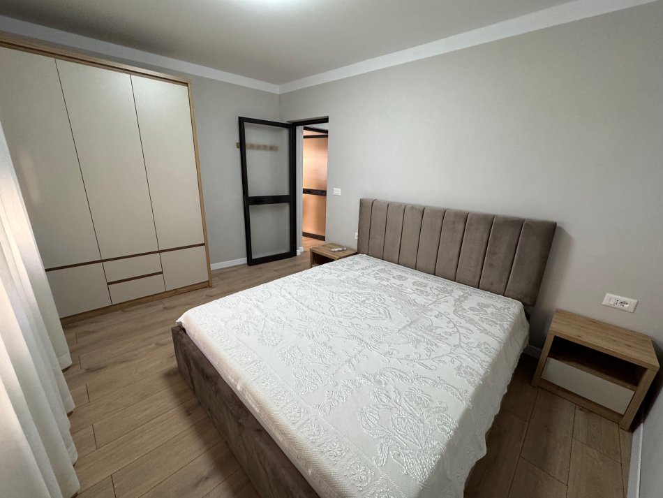 Tirane, jepet me qera shtepi 1+1 , 70 m² 600 € (rruga qemal stafa)