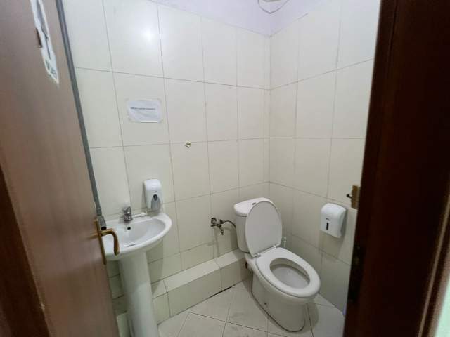 Tirane, jepet me qera ambjent biznesi Kati 2, 195 m² 1.200 Euro (Astir)