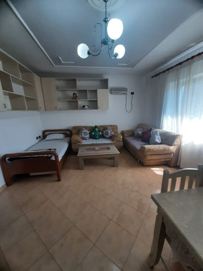 Tirane, jepet me qera apartament 1+1 Kati 1, 72 m² 500 € (Brryli)