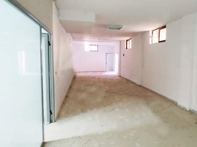 Tirane, shitet dyqan 200 m² 120.000 Euro