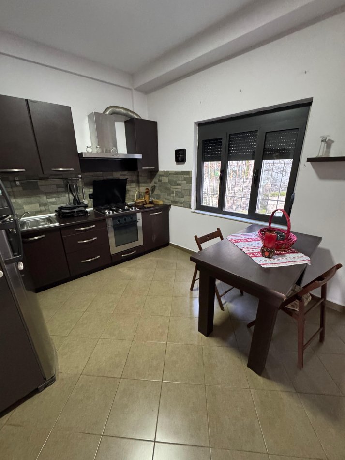 Tirane, jepet me qera apartament Kati 2, 90 m² 450 € (Tregu elektrik)