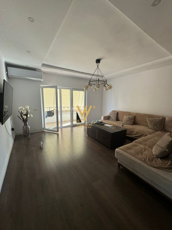 Tirane, shitet apartament 3+1+Ballkon Kati 5, 170 m² 300.000 € (KRISTAL CENTER)