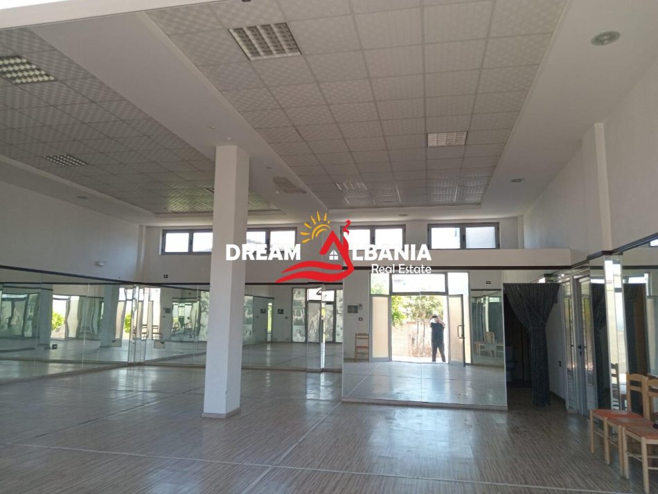 Tirane, jepet me qera magazine , Kati 0, 3,500 m² 700 € 