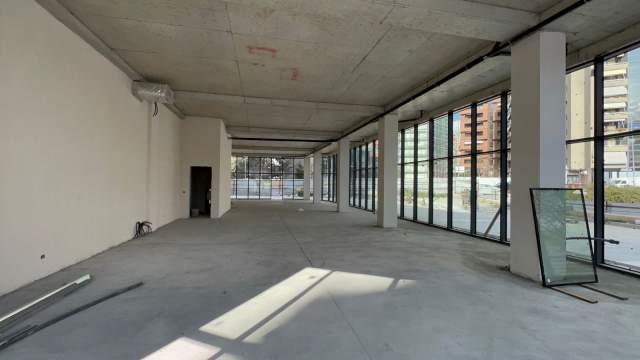 Tirane, shitet ose  jepet me qera ambjent biznesi Kati 0, 226 m2 dhe kati -1,  215 m2  tek Rruga e Kosovareve