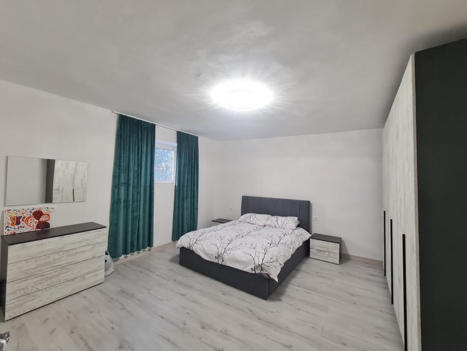 Tirane, jepet me qera apartament 2+1 Kati 2, 100 m² 900 € (Bllok)
