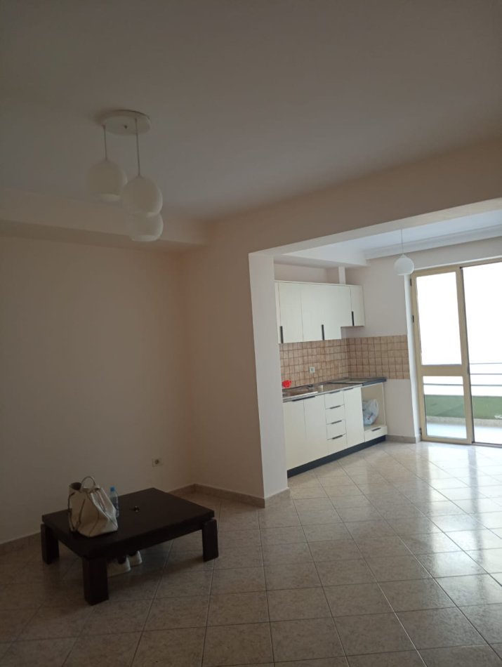 Tirane, jepet me qera apartament 1+1 Kati 3, 80 m² 550 € (Myslym Shyri)