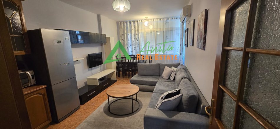 Tirane, jepet me qera apartament 1+1+Ballkon Kati 7, 55 m² (Rruga e Kavajes)