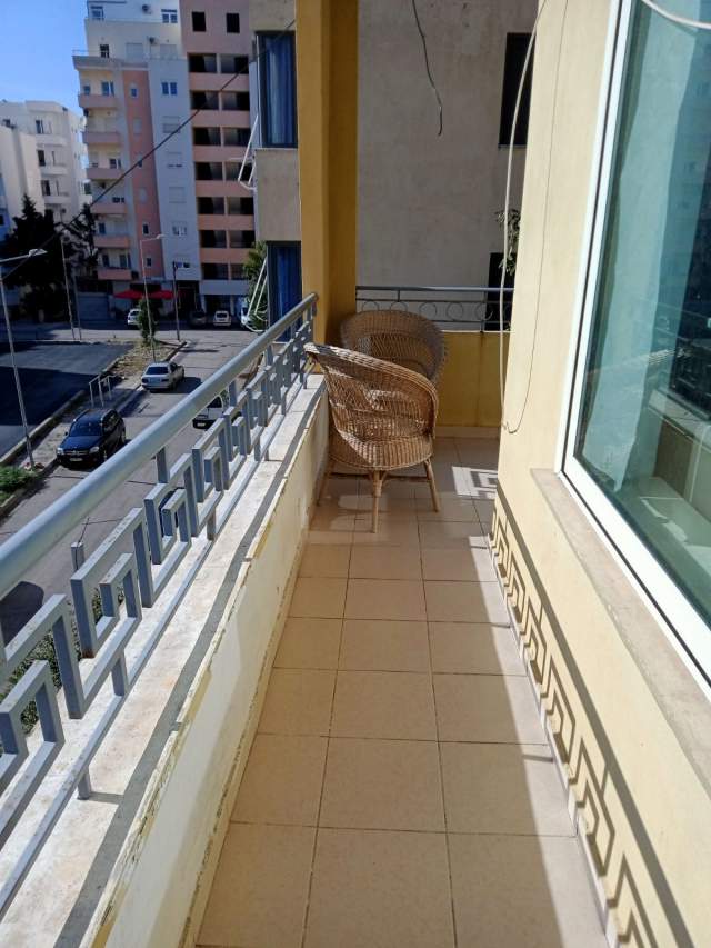 Shkembi Kavajes, jepet me qera apartament 1+1+BLK Kati 2, 67 m² 250 Euro