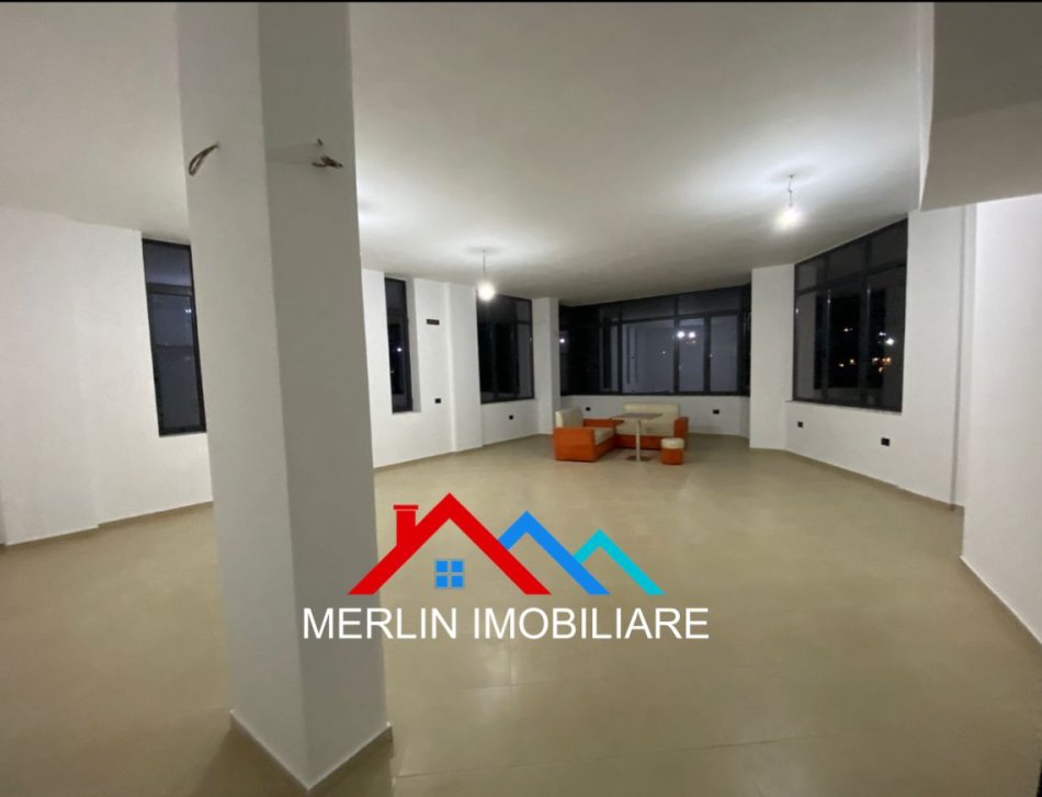 Tirane, jepet me qera ambjent biznesi Kati 1, 100 m² 350 € (Rruga Demokracia ,PASKUQAN)