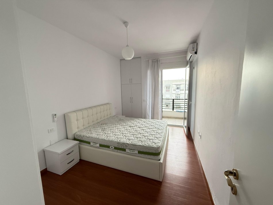 Tirane, jepet me qera apartament 2+1 Kati 8, 86 m² 600 € (rruga ndre mjeda)