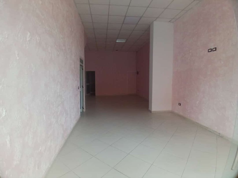 Qera, Ambjent Biznesi, Spitali, Durres