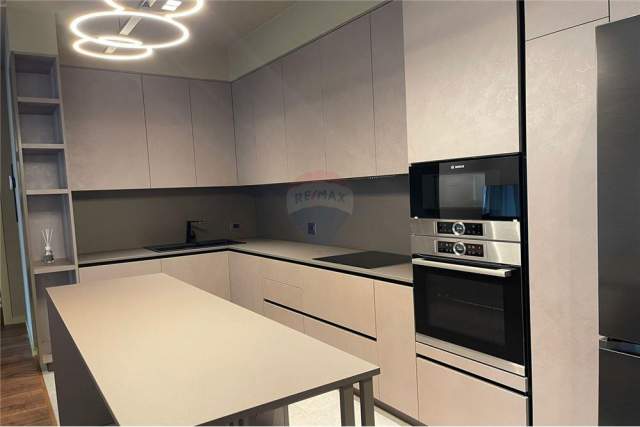 Tirane, jepet me qera apartament 3+1+BLK+post parkimi,  Kati 5, 174 m² 1.600 Euro (Kompleksi Delijorgji)