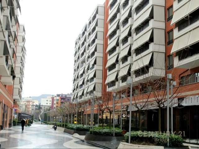 Tirane, shes ambjent biznesi Kati 1, 175 m² 525.000 Euro (Rruga e Kavajes)