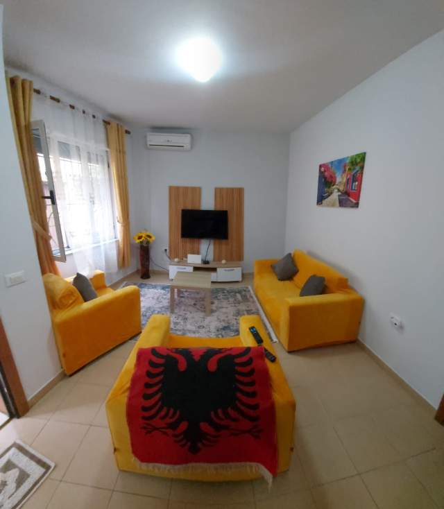 Jepet me qera ditore apartament 1+1 ne Qender