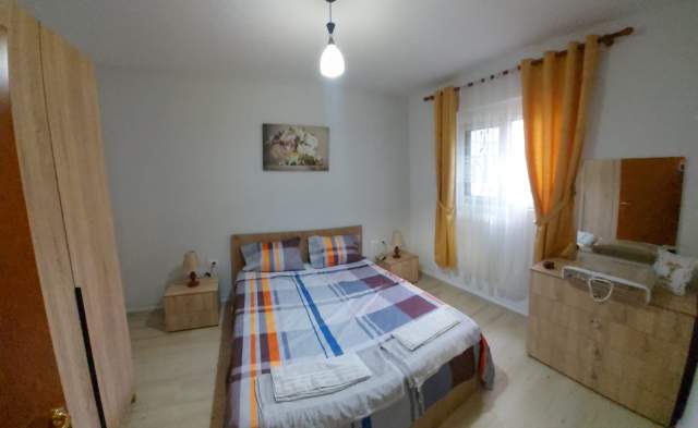 Jepet me qera ditore apartament 1+1 ne Qender