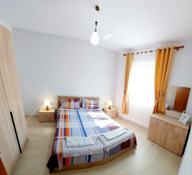 Tirane, jepet me qera apartament 1+1+BLK Kati 0, 105 m² 650 Euro (Rruga Comeve)