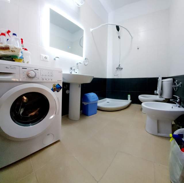 Jepet me qera ditore apartament 1+1 ne Qender