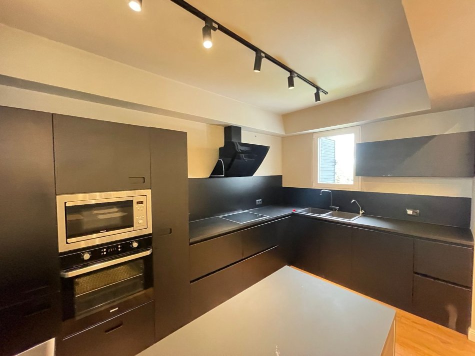 Tirane, jepet me qera apartament 3+1+Aneks+Ballkon Kati 1, 160 m² 2.350 € (Long Hill , TEG)