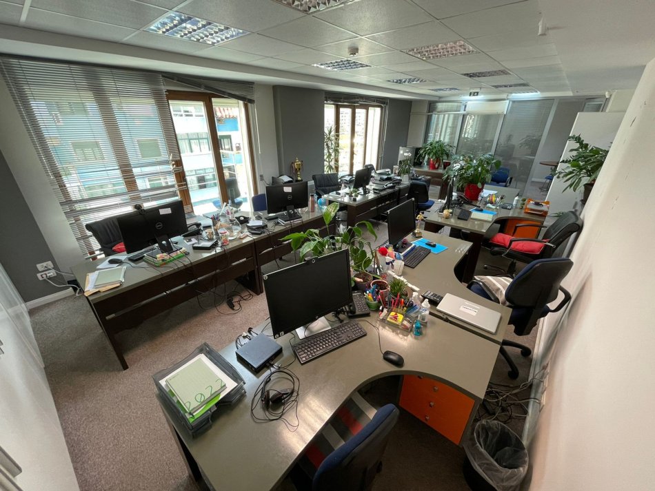 Tirane, jepet me qera ambjent biznesi Kati 5, 555 m² 7.998 € (Rruga Kavajes)
