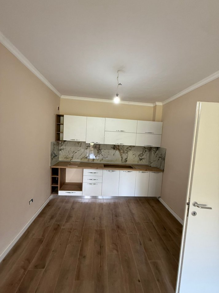 Durres, shitet apartament 1+1+Ballkon Kati 4, 73 m² 73.000 € (Shkembi Kavajes)