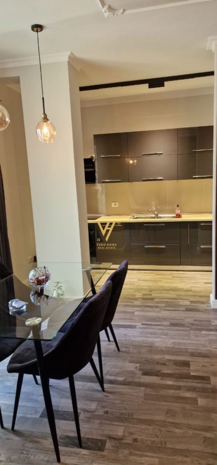Tirane, shitet apartament 2+1+Ballkon Kati 4, 102 m² 200.000 € (KOPSHTI ZOOLOGJIK)