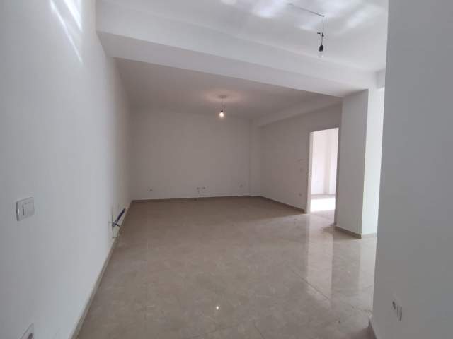 Tirane, jepet me qera apartament 2+1 Kati 4, 85 m² 500 Euro (qender)