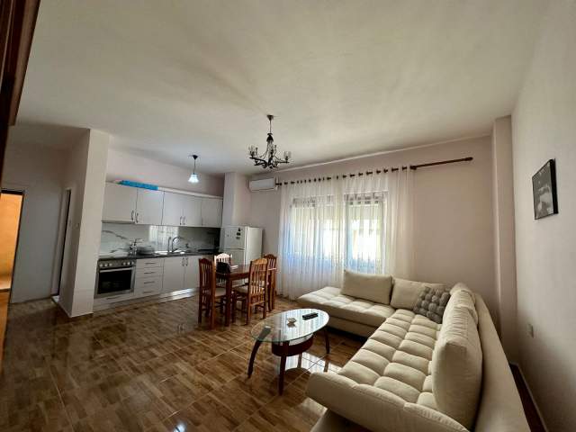 Tirane, jepet me qera apartament 2+1 Kati 4, 97 m² 550 Euro (qender)