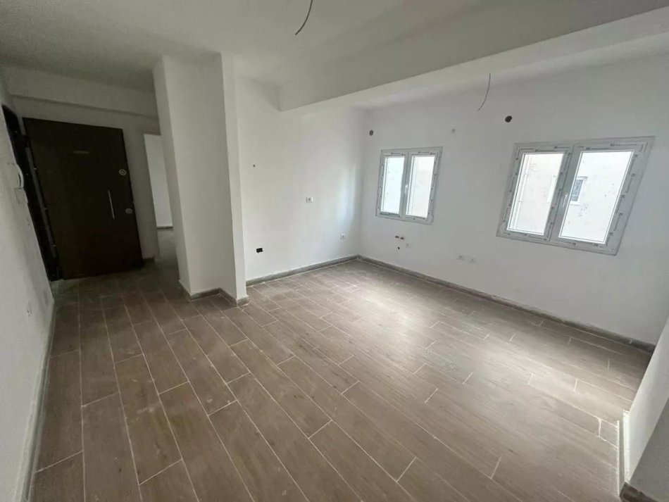 Selite mbi Universitetin Marin Barleti, shitet apartament 1+1 Kati 3, 50 m² 74000 €