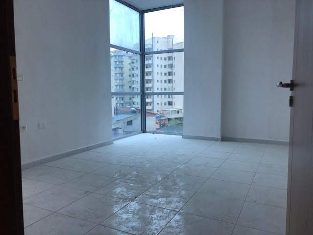 Lushnje, shitet apartament 102 m² 500 Euro/m2