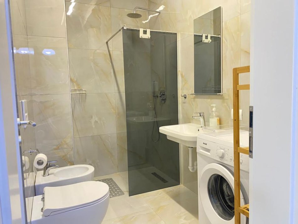Tirane, jepet me qera apartament 1+1+Ballkon Kati 3, 60 m² 450 € (Rruga siri kodra , kompleksi siri1)