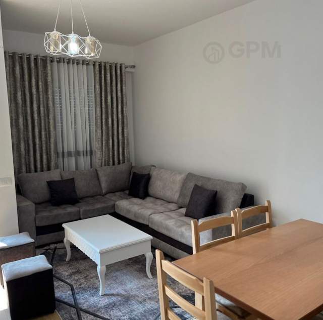 Tirane, jepet me qera apartament 2+1 Kati 5, 550 Euro