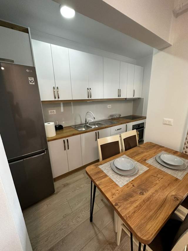 Tirane, jepet me qera apartament 1+1+BLK Kati 1, 65 m² 500 Euro (Rruga Kavajes)