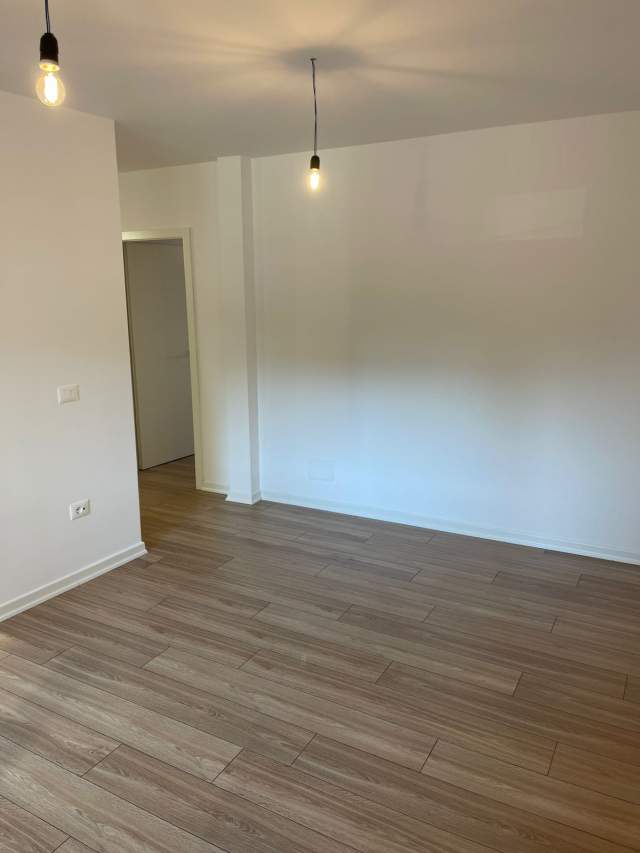 Tirane, jepet me qera apartament Kati 1, 80 m² 500 Euro (Rruga Muhamet Gjollesha, perball Inxhinieris Ndert)
