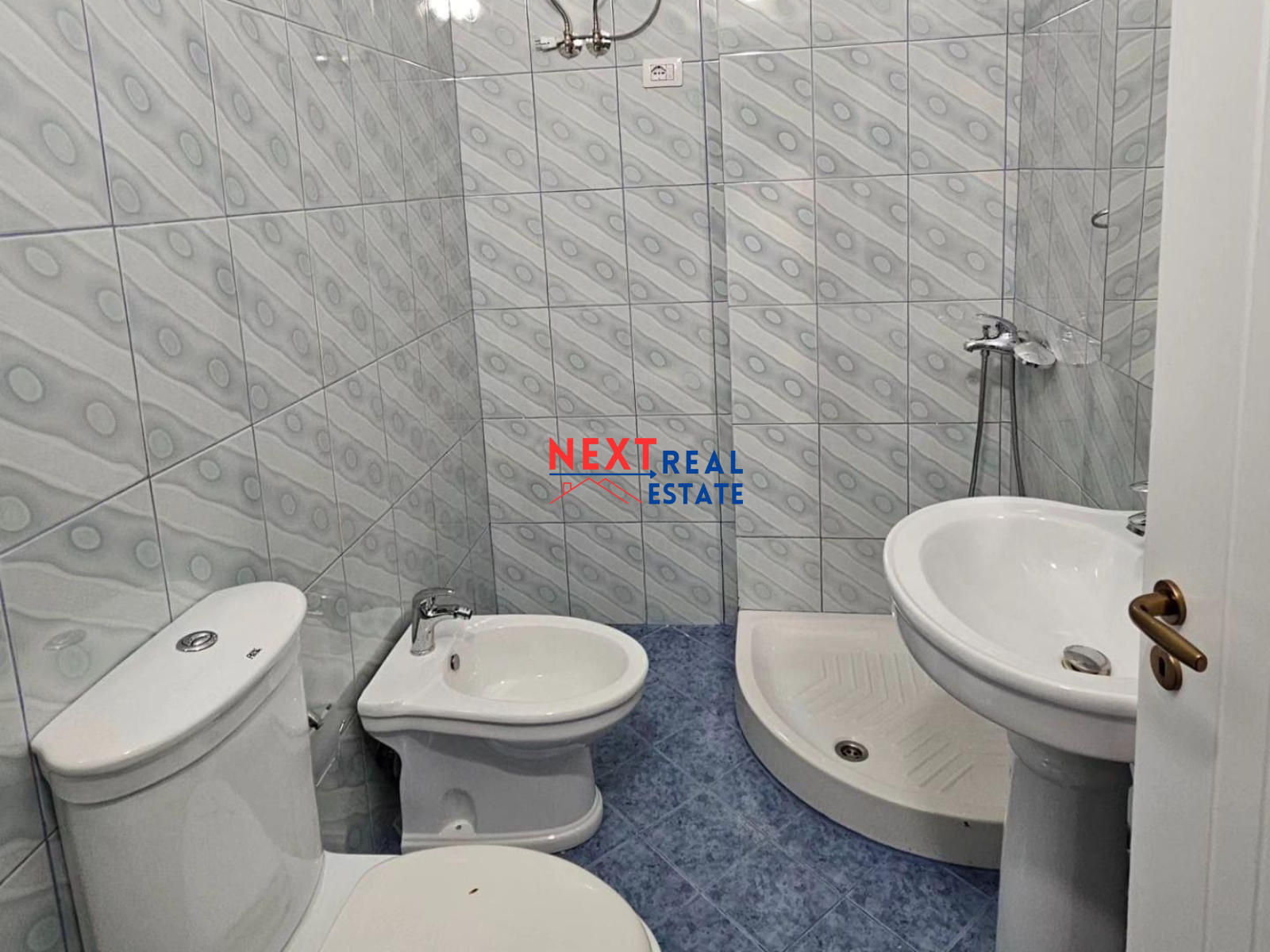 JEPET ME QERA AFATGJATE APARTAMENT 2+1+2 NE VLORE