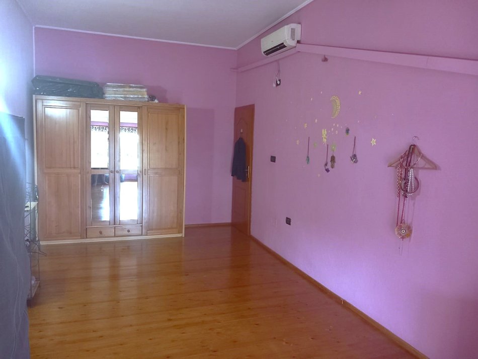 Tirane, shitet apartament duplex Dublex Kati 2, 157 m² 239.000 € (vasil shanto , stadiumi dinamo)