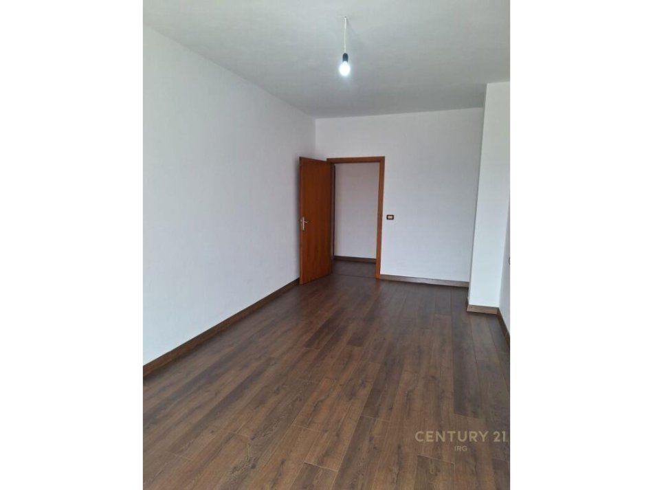 Tirane, shitet apartament 2+1 Kati 5, (Don Bosco)