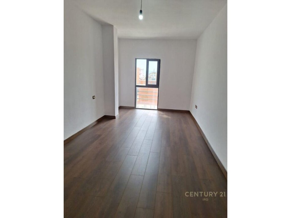Tirane, shitet apartament 2+1 Kati 5, (Don Bosco)