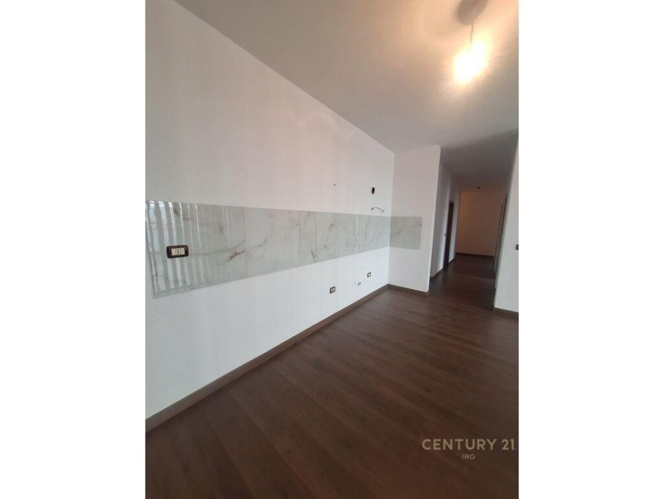Tirane, shitet apartament 2+1 Kati 5, (Don Bosco)