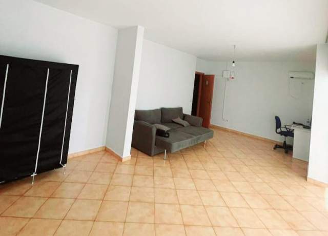 Tirane, jepet me qera zyre Kati 2, 93 m² 400 Euro (Irfan Tomini)