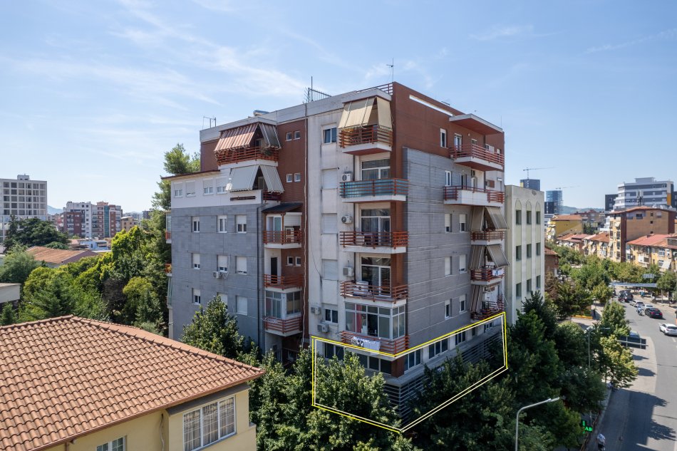 Tirane, shitet ambjent biznesi Kati 2, 200 m² 400.000 € (Rruga e Dibres, Sheshi Hafiz Ibrahim Dalliu (perballe Medresese))