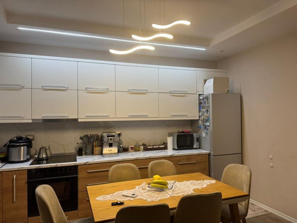 0683487469  Tirane, jepet me qera apartament 2+1+Ballkon Kati 7, 77 m² 750 € (Prane HOTEL FERRARI)