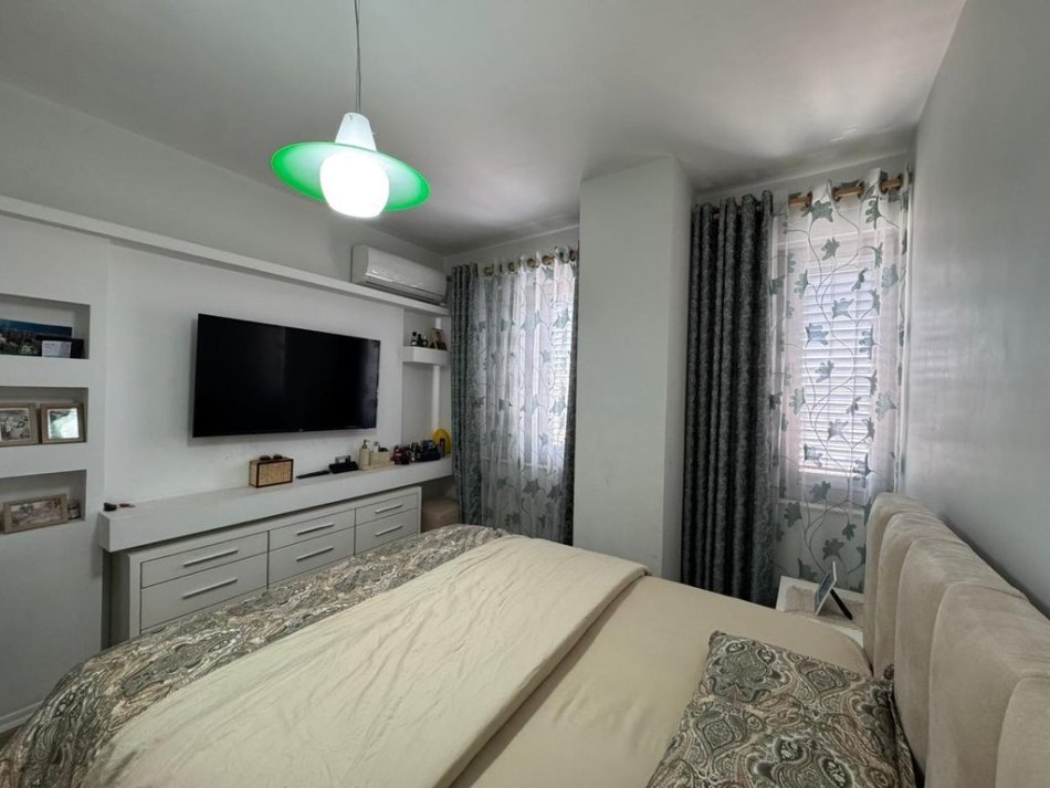 0683487469  Tirane, jepet me qera apartament 2+1+Ballkon Kati 7, 77 m² 750 € (Prane HOTEL FERRARI)
