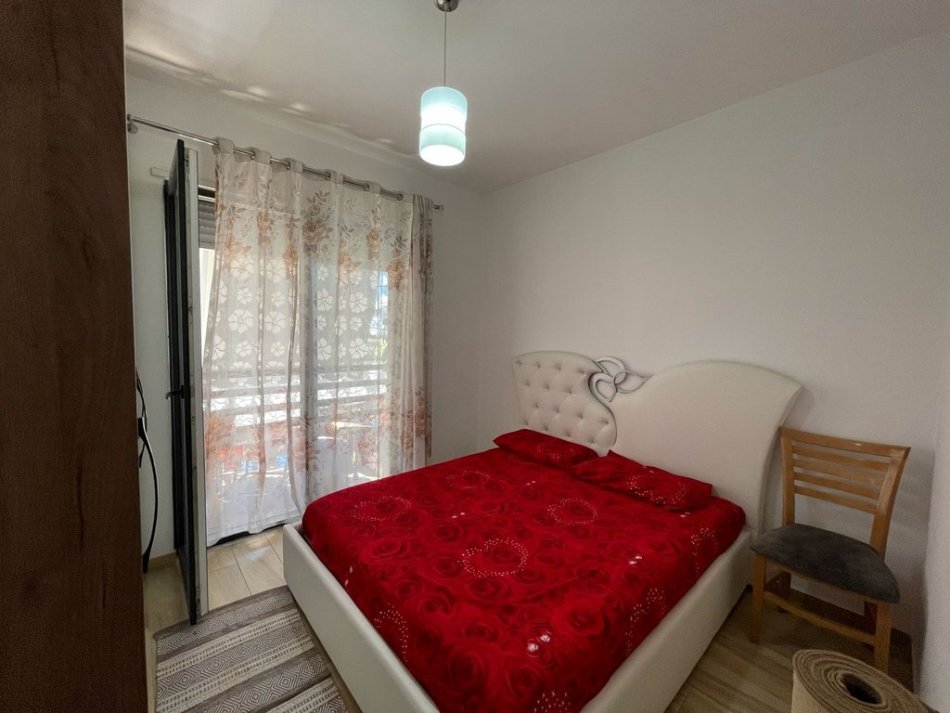 0683487469  Tirane, jepet me qera 2+1+Ballkon Kati 1, 85 m² 750 € (Rruga Egnatia)