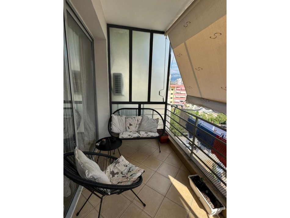 0683487469  Tirane, jepet me qera apartament 2+1+Ballkon Kati 7, 77 m² 750 € (Prane HOTEL FERRARI)